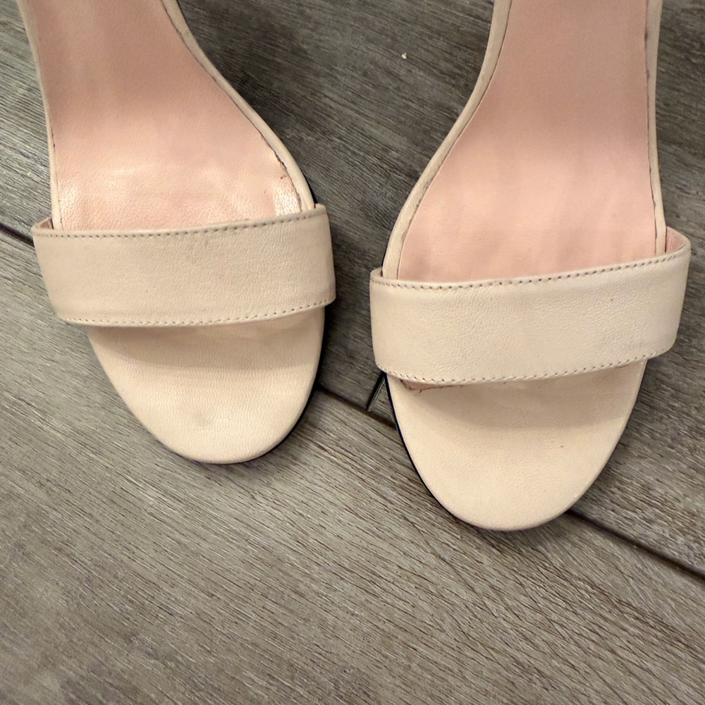 Kate Spade Black and Beige Heels with  Accent - Picture 5 of 5